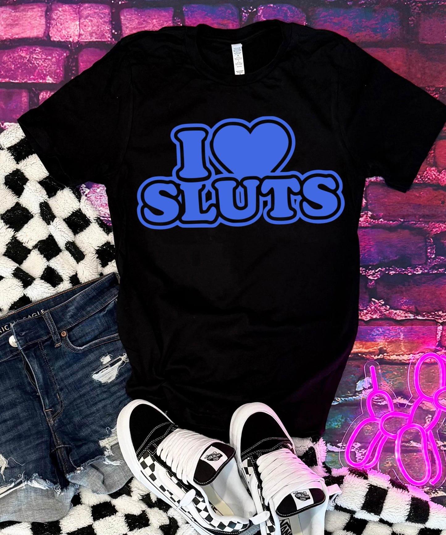 Funny I Love Sluts Shirt, Y2K Graphic Tee, Edgy Humor Apparel, Sassy Quote Tops, Vintage Baddie Hoodie, Retro Pop Culture Crewneck Mens