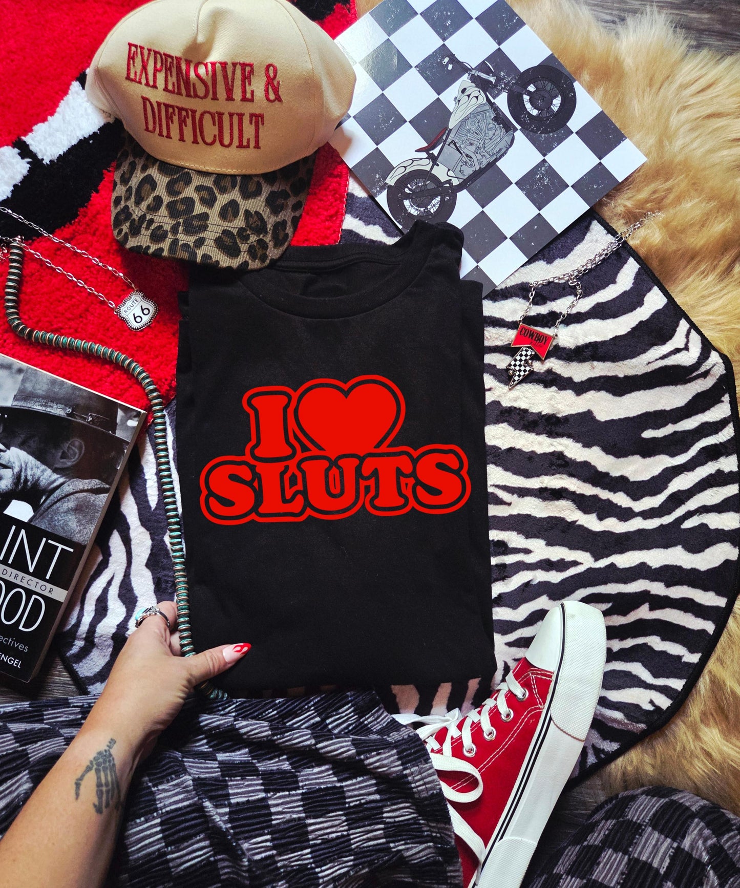 Funny I Love Sluts Shirt, Y2K Graphic Tee, Edgy Humor Apparel, Sassy Quote Tops, Vintage Baddie Hoodie, Retro Pop Culture Crewneck Mens